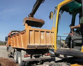 Transport travaux publics : une flotte performante pour des chantiers sans rupture